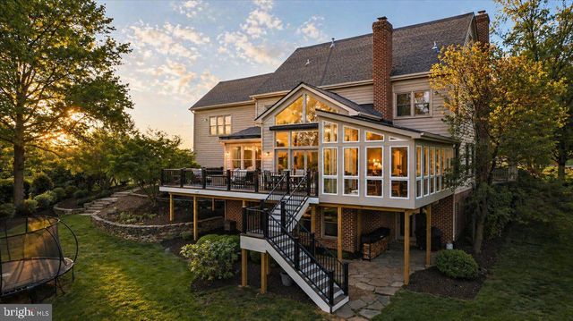 18290 TURNBERRY DR, Round Hill, VA 20141