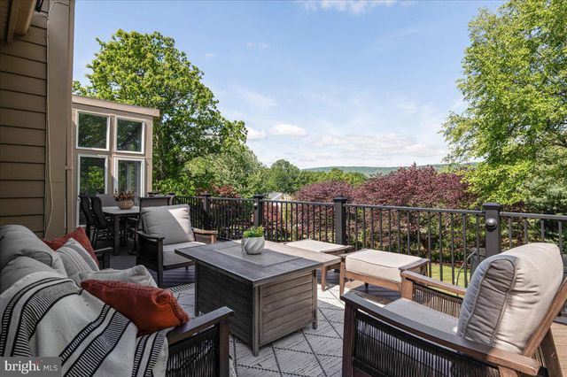 18290 TURNBERRY DR, Round Hill, VA 20141
