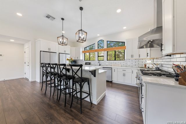46 E Hampton, Seguin, TX 78155