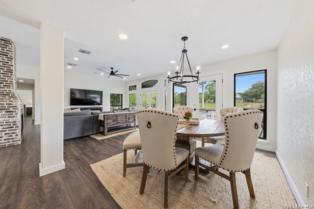 46 E Hampton, Seguin, TX 78155