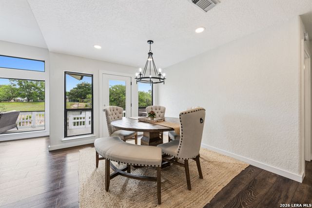 46 E Hampton, Seguin, TX 78155