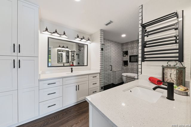 46 E Hampton, Seguin, TX 78155