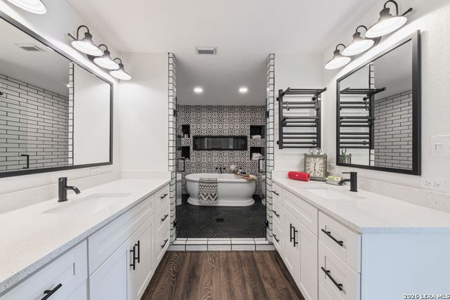 46 E Hampton, Seguin, TX 78155
