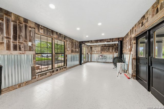46 E Hampton, Seguin, TX 78155