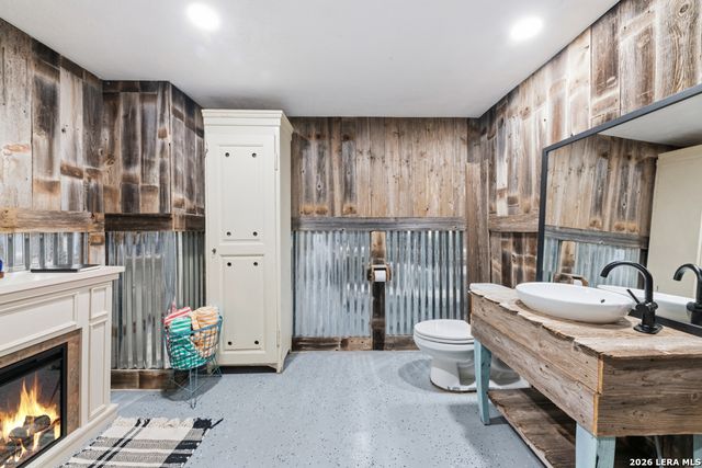 46 E Hampton, Seguin, TX 78155