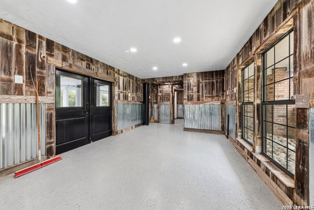 46 E Hampton, Seguin, TX 78155