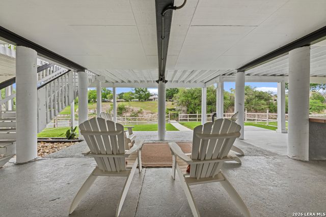 46 E Hampton, Seguin, TX 78155
