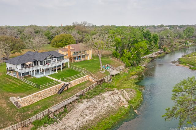 46 E Hampton, Seguin, TX 78155