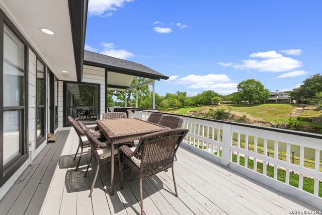 46 E Hampton, Seguin, TX 78155