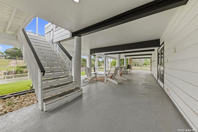 46 E Hampton, Seguin, TX 78155