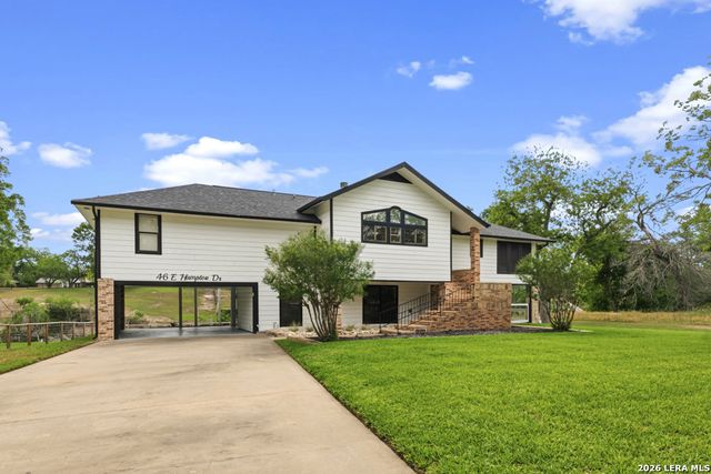 46 E Hampton, Seguin, TX 78155