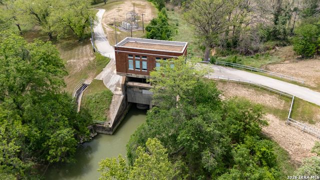 46 E Hampton, Seguin, TX 78155