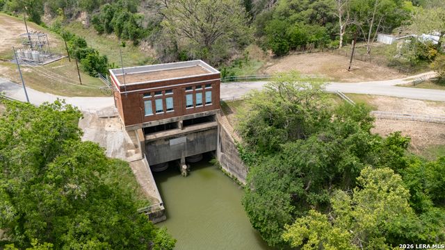 46 E Hampton, Seguin, TX 78155