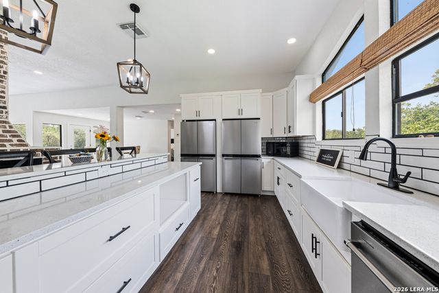 46 E Hampton, Seguin, TX 78155