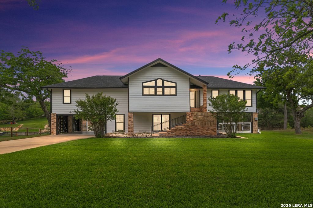 46 E Hampton, Seguin, TX 78155