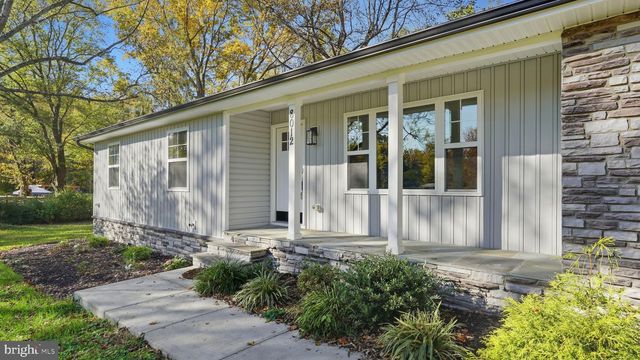 8012 FLIPPO DR, Fredericksburg, VA 22408