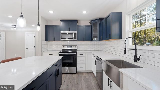 8012 FLIPPO DR, Fredericksburg, VA 22408