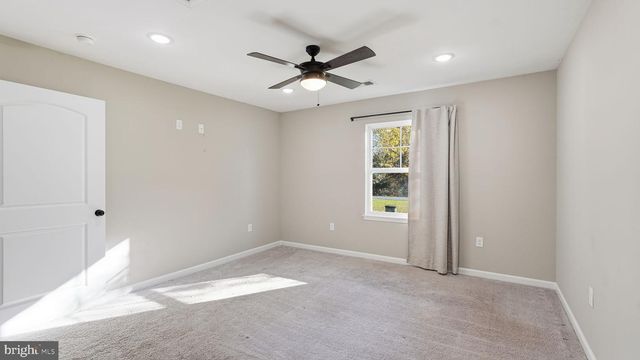 8012 FLIPPO DR, Fredericksburg, VA 22408