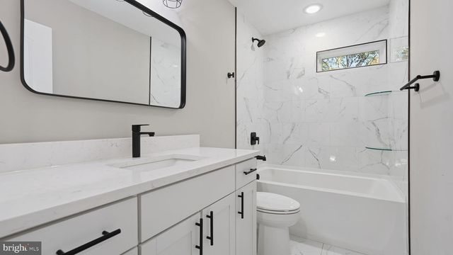 8012 FLIPPO DR, Fredericksburg, VA 22408