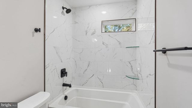 8012 FLIPPO DR, Fredericksburg, VA 22408