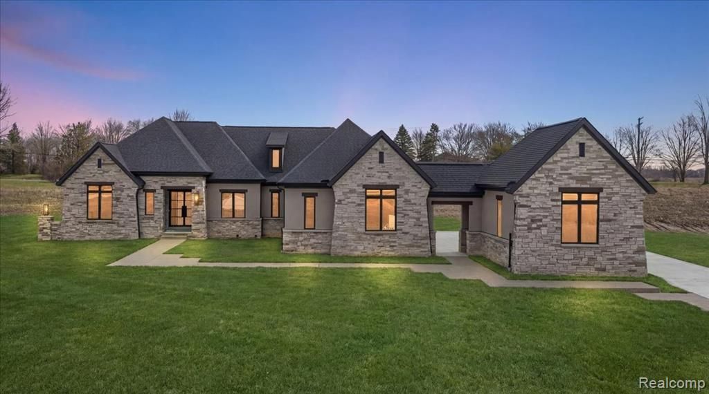 67736 Overlook Trail, Washington, MI 48095
