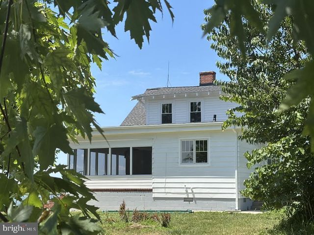 300 WOODS POINT RD, Chester, MD 21619