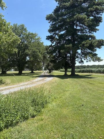 300 WOODS POINT RD, Chester, MD 21619
