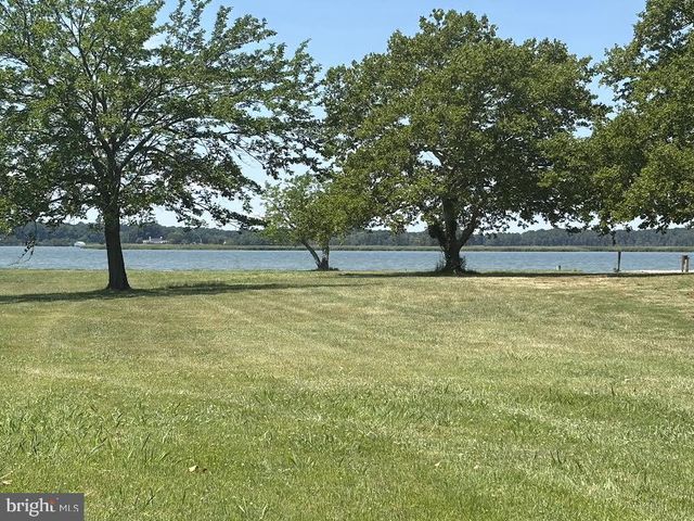 300 WOODS POINT RD, Chester, MD 21619