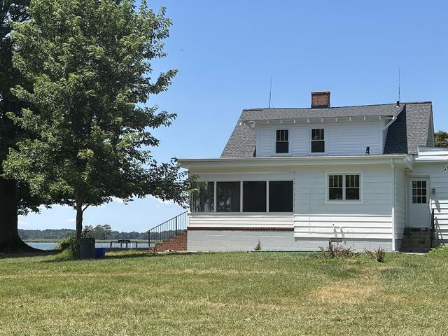 300 WOODS POINT RD, Chester, MD 21619