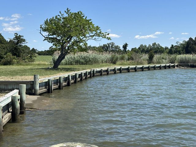 300 WOODS POINT RD, Chester, MD 21619