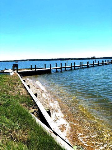300 WOODS POINT RD, Chester, MD 21619