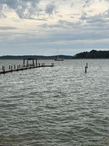 300 WOODS POINT RD, Chester, MD 21619