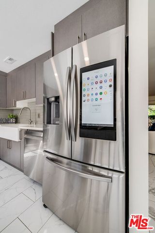 8024 Via Pompeii, Burbank, CA 91504