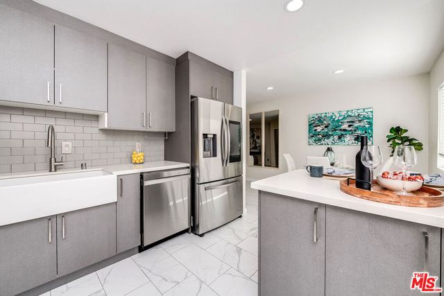 8024 Via Pompeii, Burbank, CA 91504