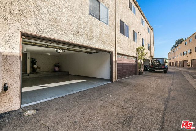 8024 Via Pompeii, Burbank, CA 91504