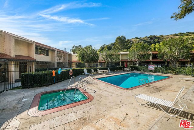 8024 Via Pompeii, Burbank, CA 91504