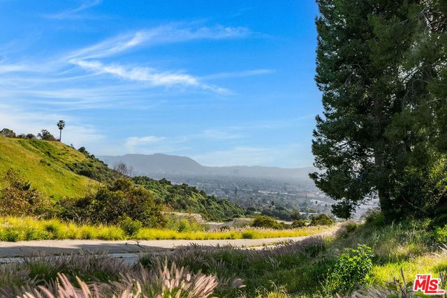 8024 Via Pompeii, Burbank, CA 91504