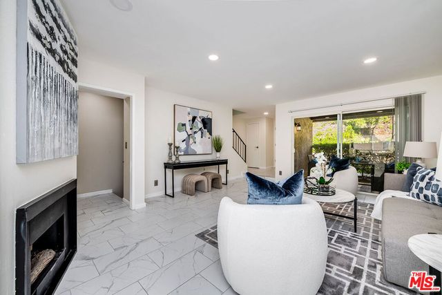 8024 Via Pompeii, Burbank, CA 91504