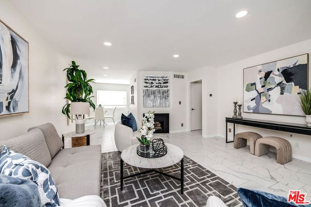 8024 Via Pompeii, Burbank, CA 91504