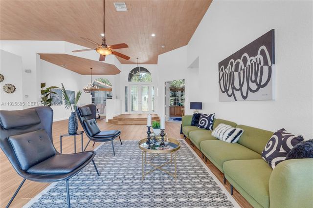 13890 SW 41st St, Davie, FL 33330