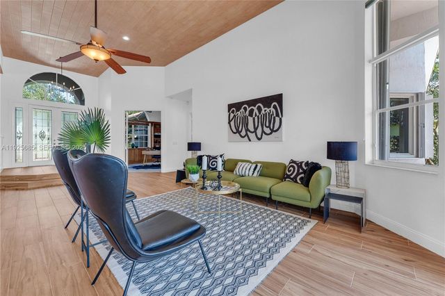 13890 SW 41st St, Davie, FL 33330