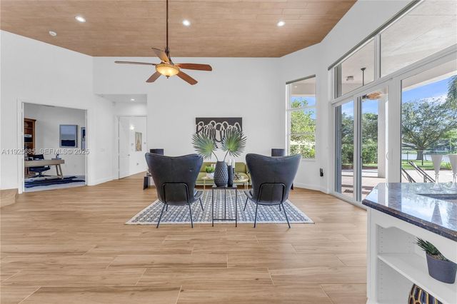 13890 SW 41st St, Davie, FL 33330