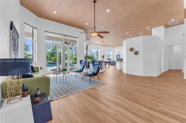 13890 SW 41st St, Davie, FL 33330