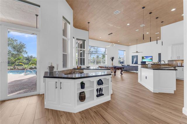 13890 SW 41st St, Davie, FL 33330