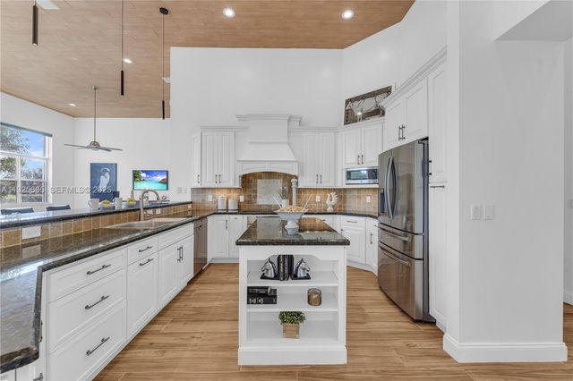 13890 SW 41st St, Davie, FL 33330