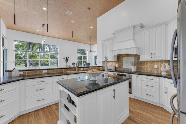 13890 SW 41st St, Davie, FL 33330