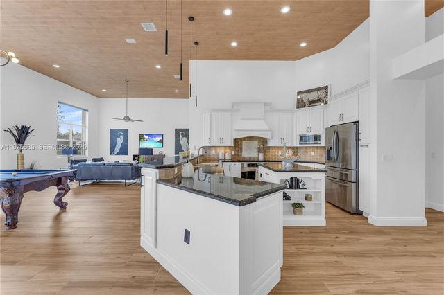 13890 SW 41st St, Davie, FL 33330