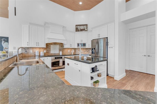 13890 SW 41st St, Davie, FL 33330