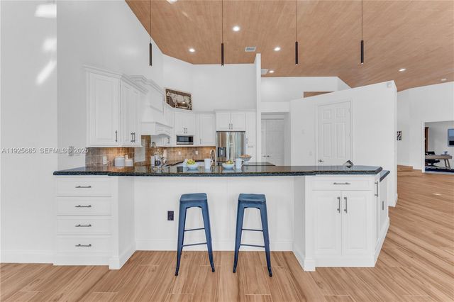 13890 SW 41st St, Davie, FL 33330