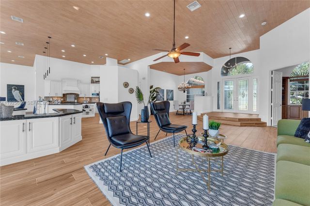 13890 SW 41st St, Davie, FL 33330